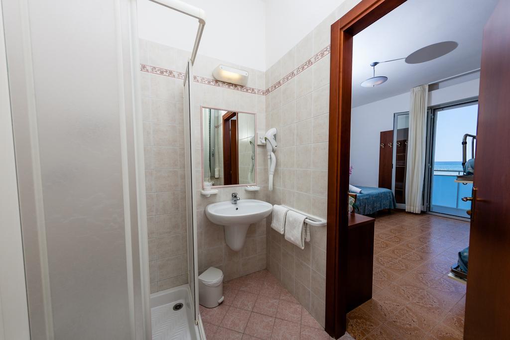 Hotel Sayonara سينِغاليا الغرفة الصورة